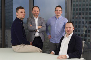 Od lewej: Krzysztof Dębowski, COO Senuto, Dariusz Lewandowski, CEO Aria Private Equity, Damian Sałkowski, CEO Senuto oraz Grzegorz Żebrowski investment manager Aria Private Equity