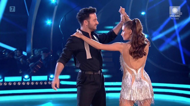 Julia Wieniawa i Stefano Terrazzino w pierwszym odcinku show „Dancing with the Stars. Taniec z Gwiazdami 11”