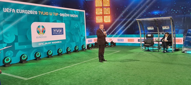 Jacek Kurski podczas konferencji prezentującej ofertę TVP na Euro 2020