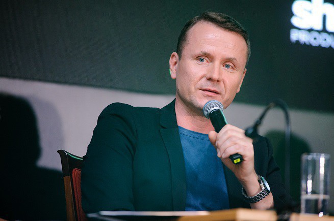 Jurek Dzięgielewski na konferencji prasowej 