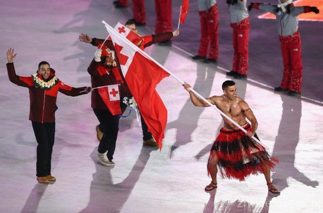 Chorąży Królestwa Tonga, Pity Taufatofua, podczas ceremonii otwarcia igrzysk olimpijskich (Eurosport/Getty)