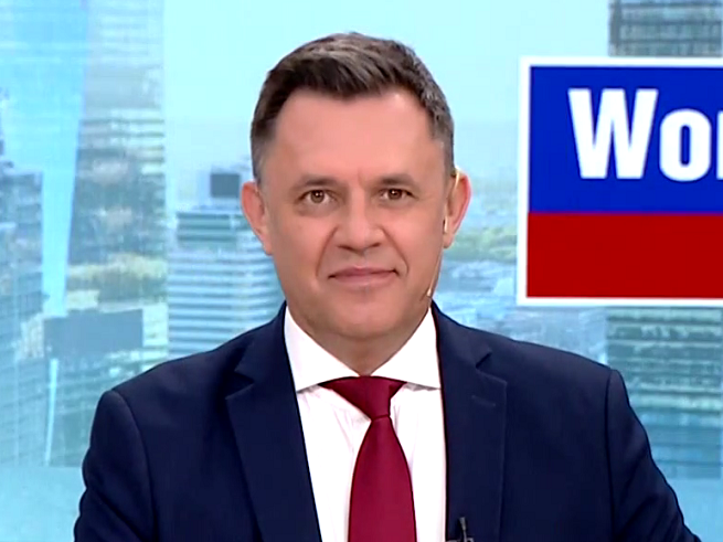 Jacek Łęski jako gospodarz „Woronicza 17”, fot. TVP Info