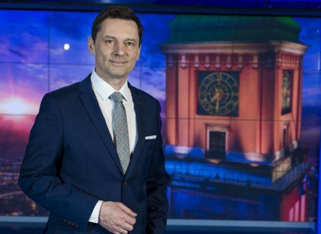 Krzysztof Ziemiec w studiu „Wiadomości”, fot. TVP