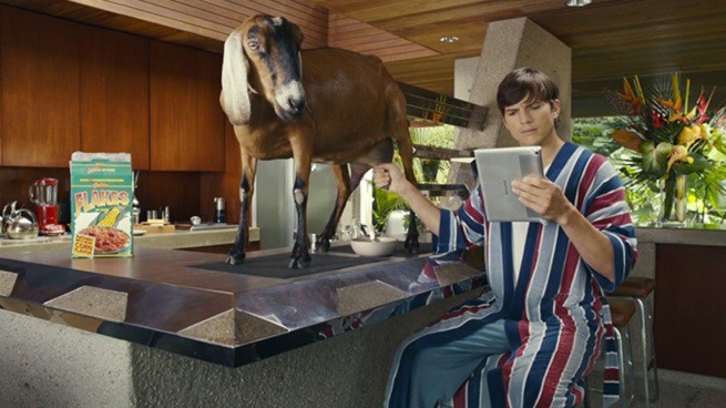 Ashton Kutcher w reklamie Lenovo Yoga