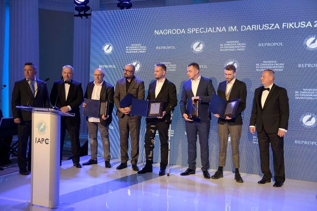 Ceremonia wręczenia nagrody specjalnej im. Dariusza Fikusa, fot. Twitter/Press Club Polska