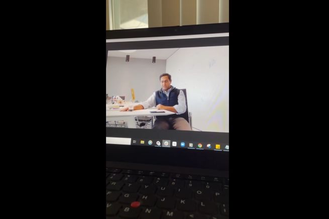 Vishal Garg podczas spotkania z pracownikami (screen: YouTube/Power of Banana)